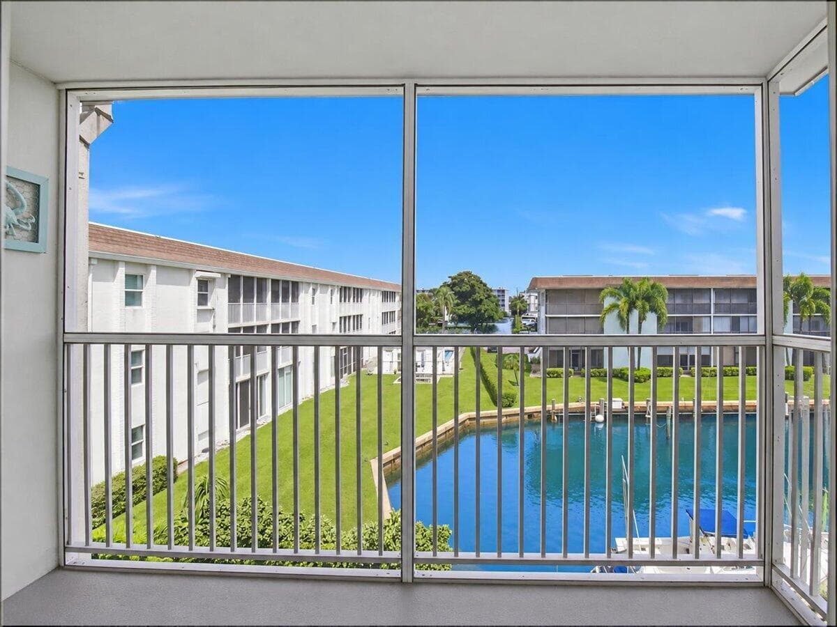 Screened Balcony off Master