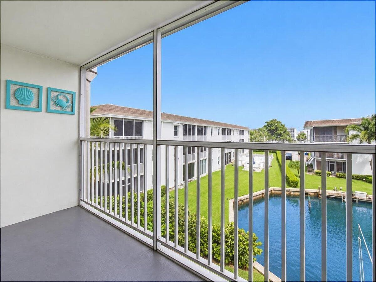 Screened Balcony off Master