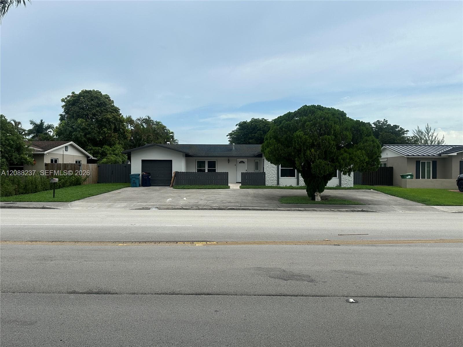 11611 SW 122nd Ave photo 2