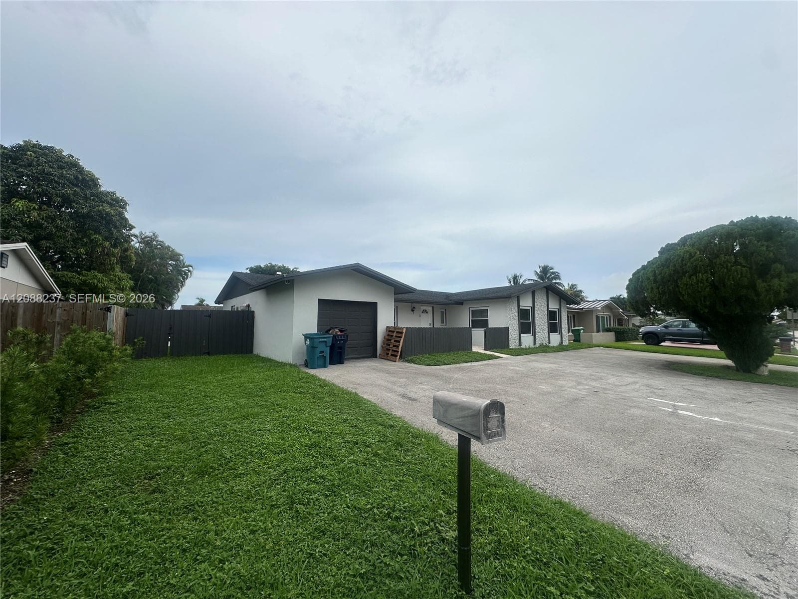 11611 SW 122nd Ave photo 3