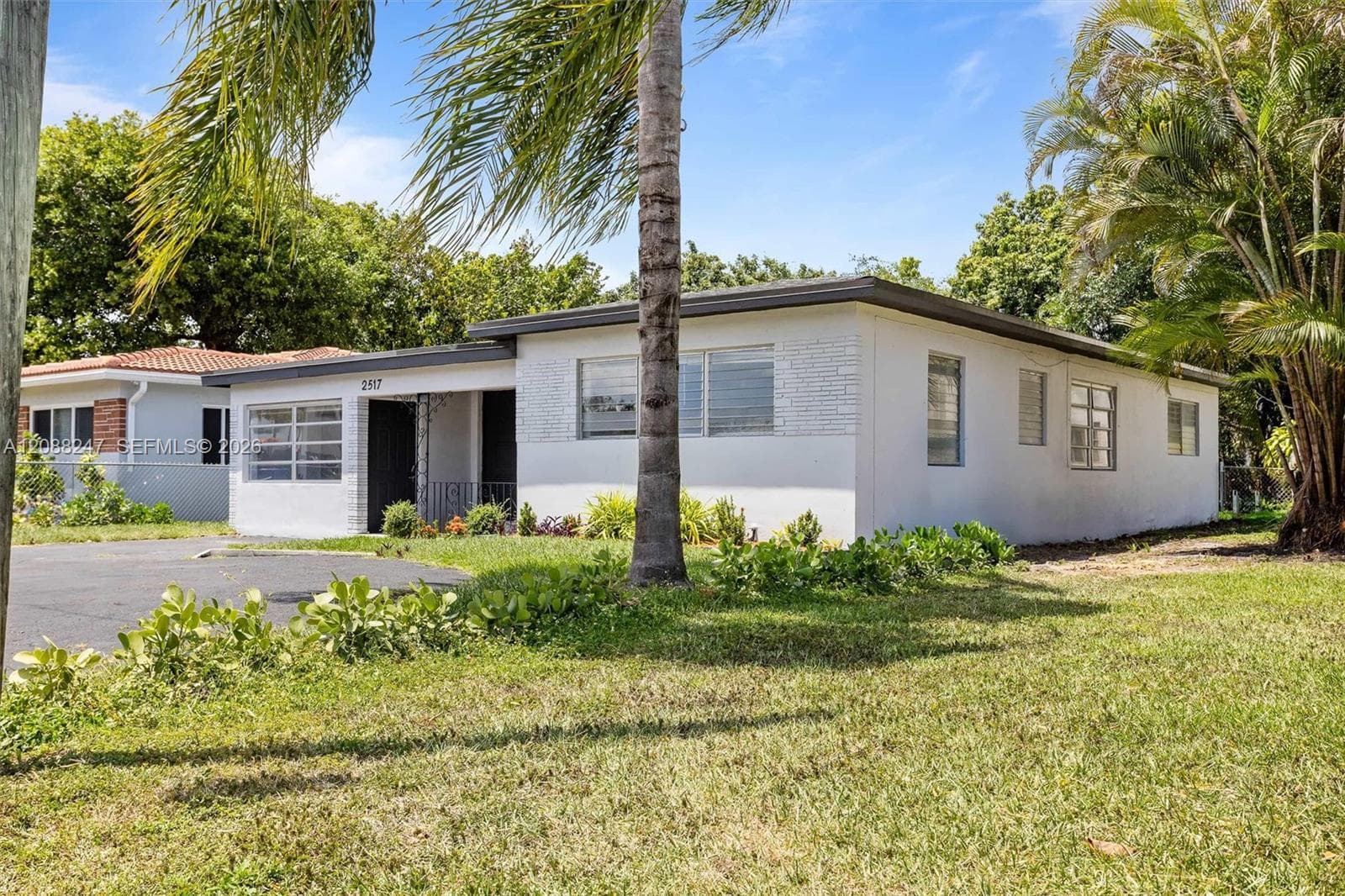 2517 Polk St photo 3