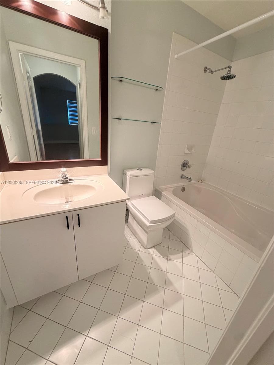 CENTURY PARK CONDO · #208 in Miami - Photo 9