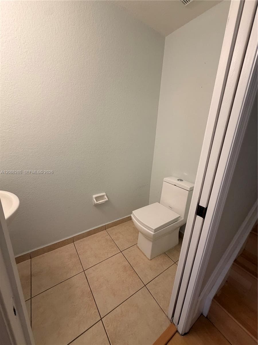 CENTURY PARK CONDO · #208 in Miami - Photo 8