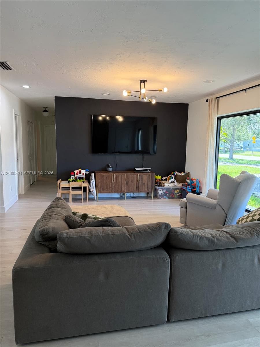 18101 SW 92nd Ave photo 3