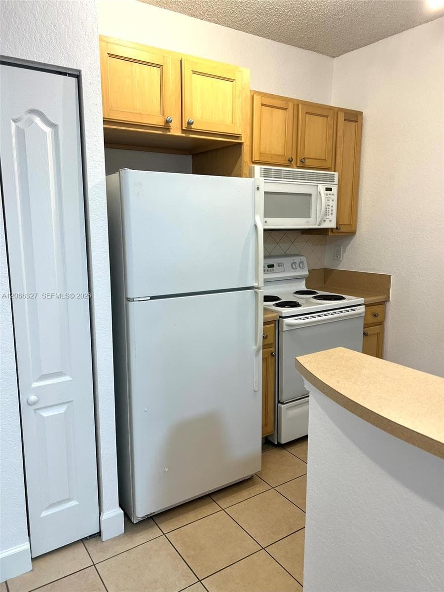 VALENCIA CONDO · #346 in South Miami - Photo 6
