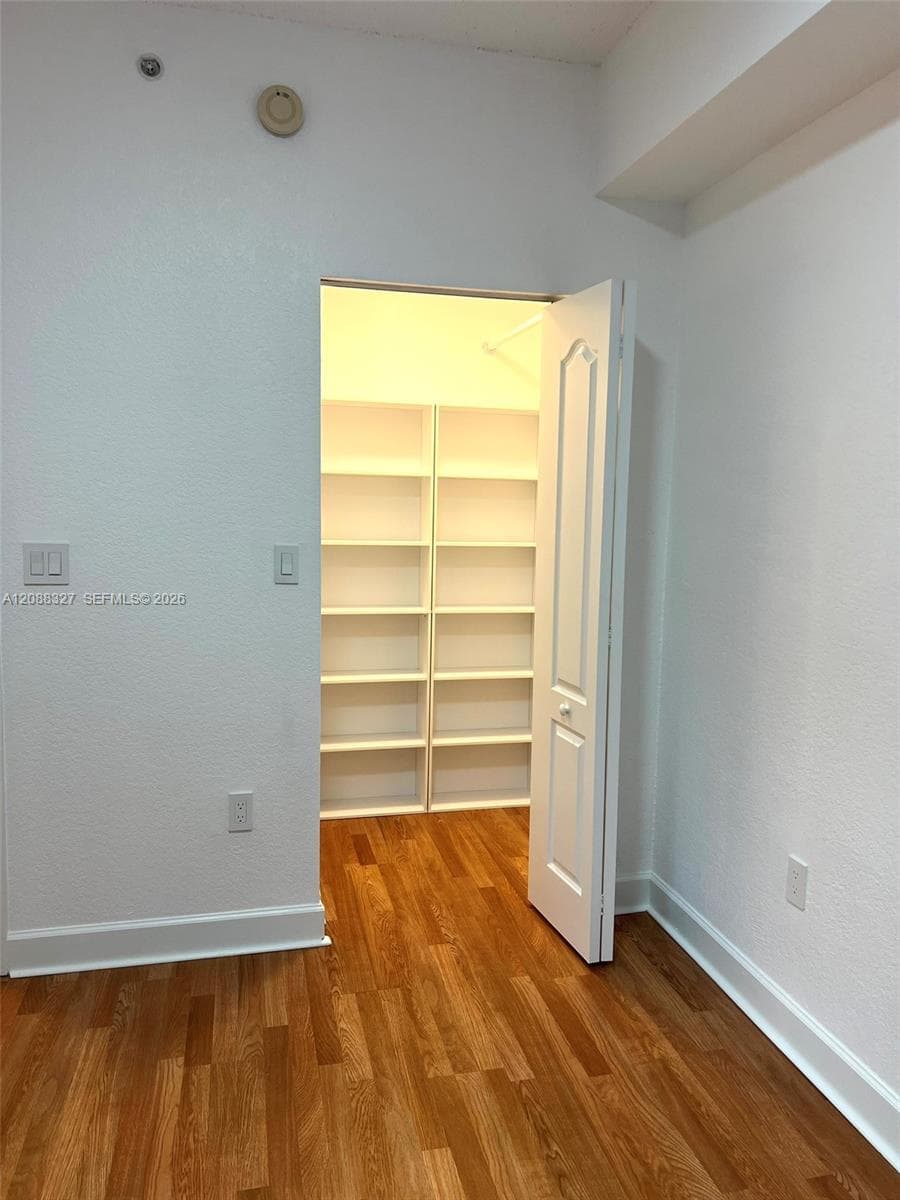 VALENCIA CONDO · #346 in South Miami - Photo 13
