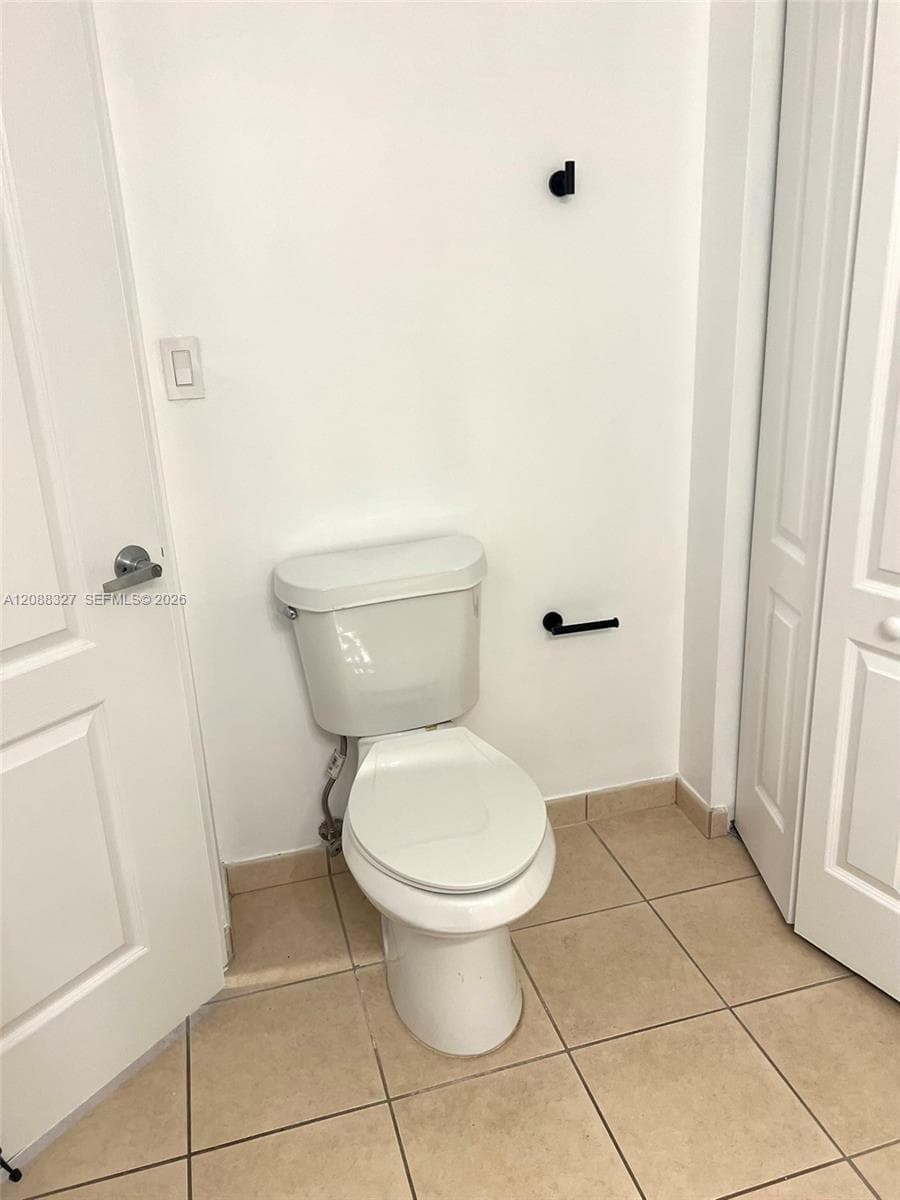 VALENCIA CONDO · #346 in South Miami - Photo 16