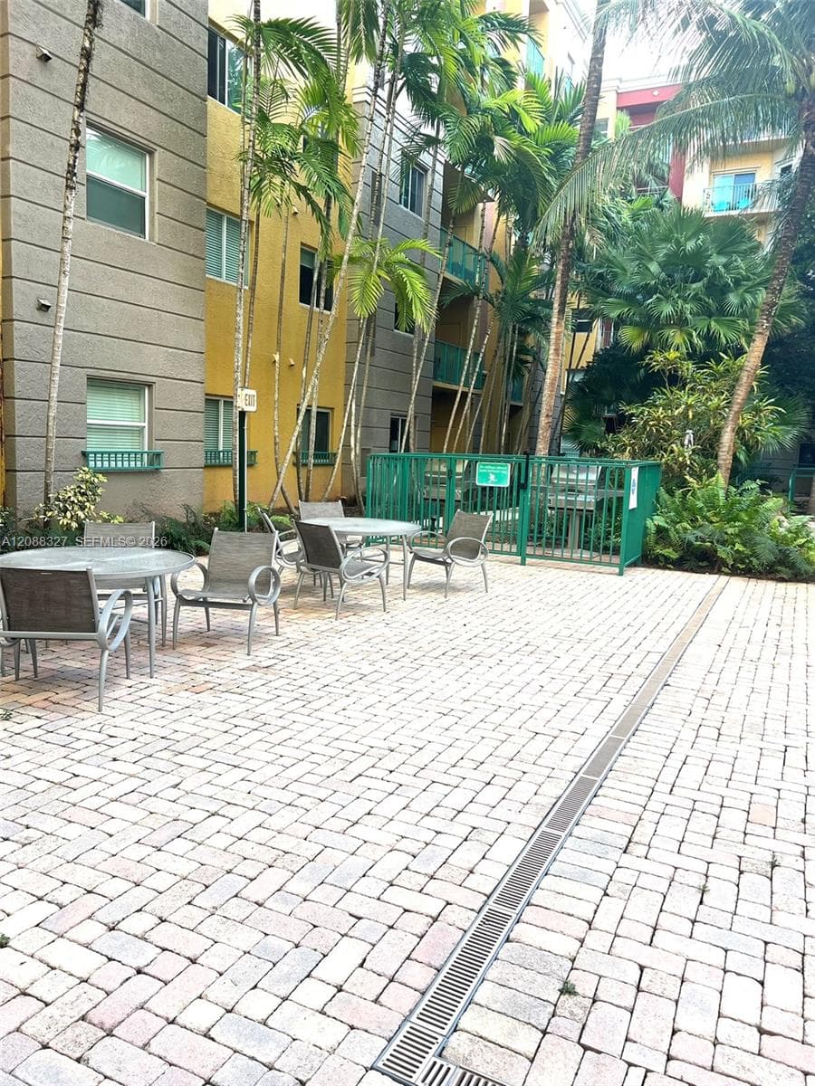 VALENCIA CONDO · #346 in South Miami - Photo 28