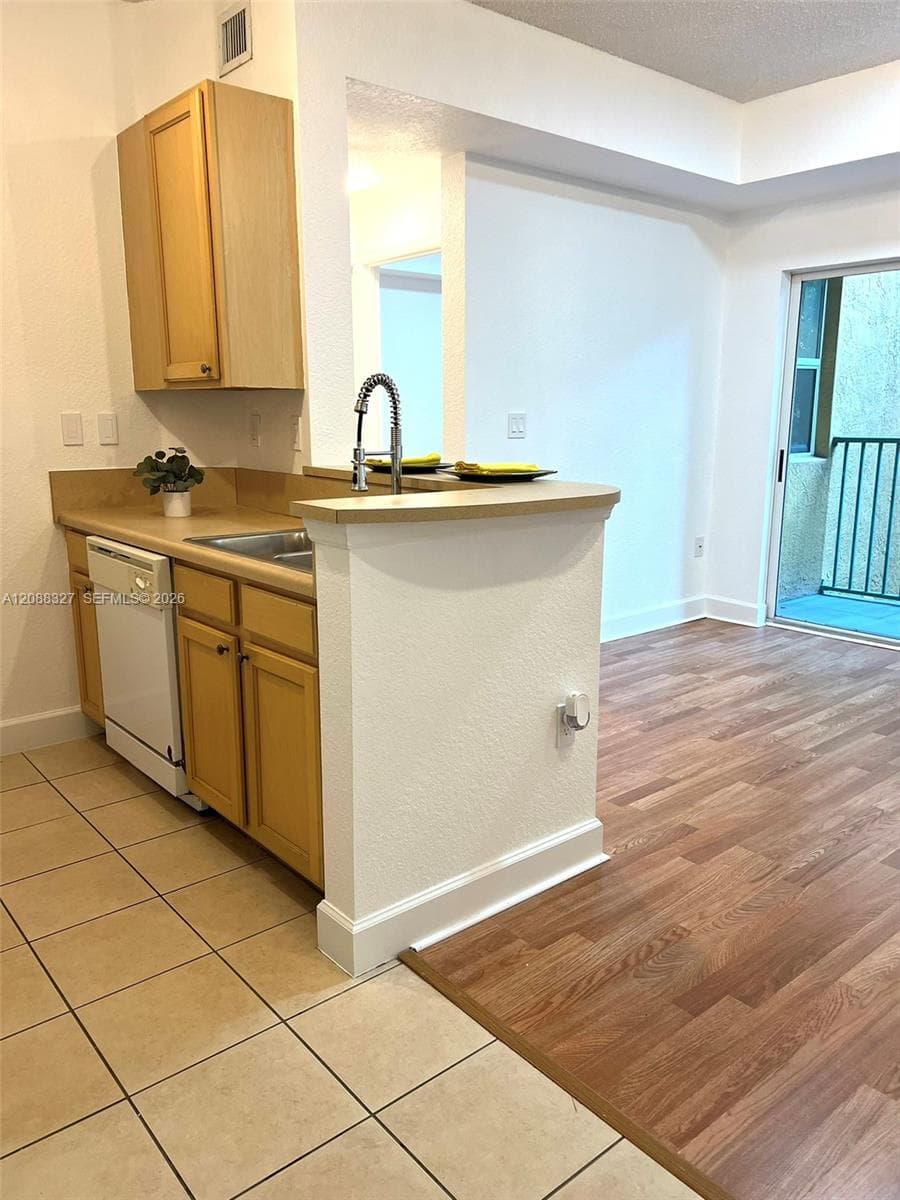 VALENCIA CONDO · #346 in South Miami - Photo 5