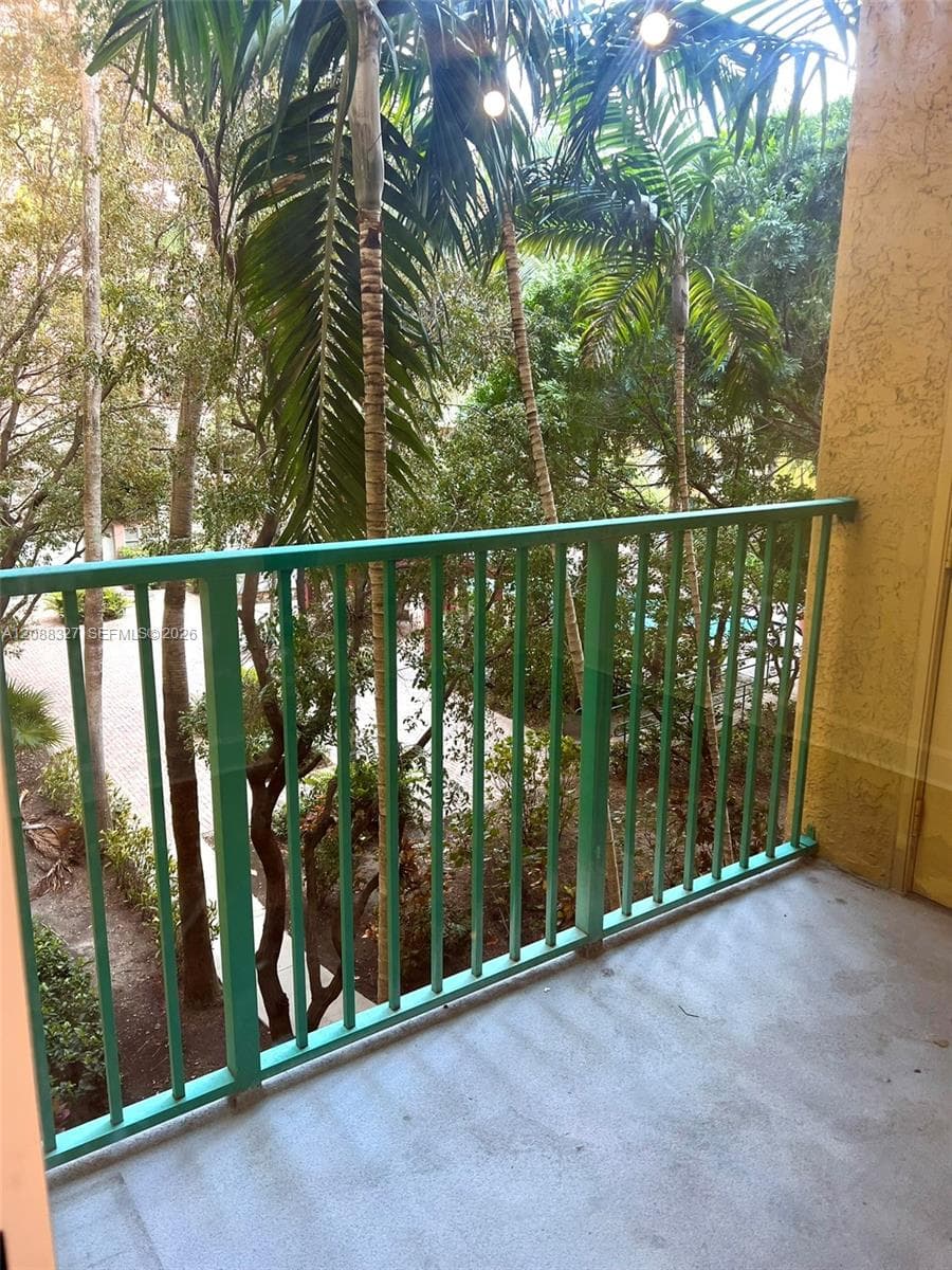 VALENCIA CONDO · #346 in South Miami - Photo 9