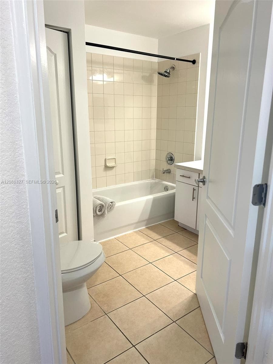 VALENCIA CONDO · #346 in South Miami - Photo 15