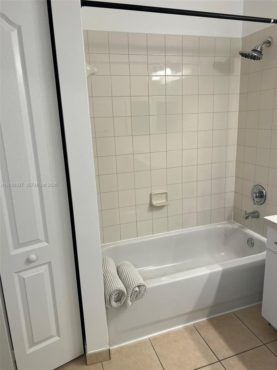 VALENCIA CONDO · #346 in South Miami - Photo 19