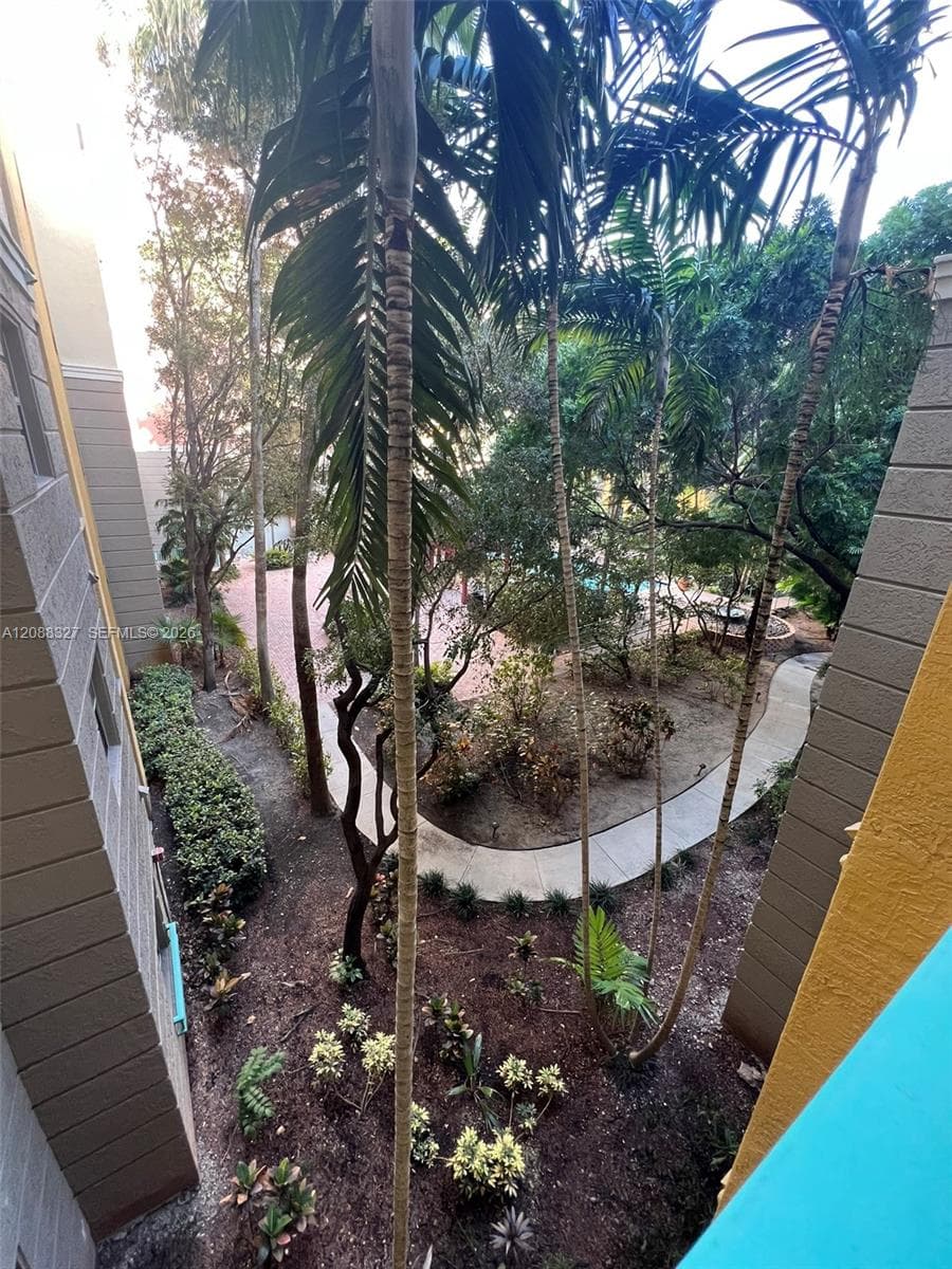 VALENCIA CONDO · #346 in South Miami - Photo 21