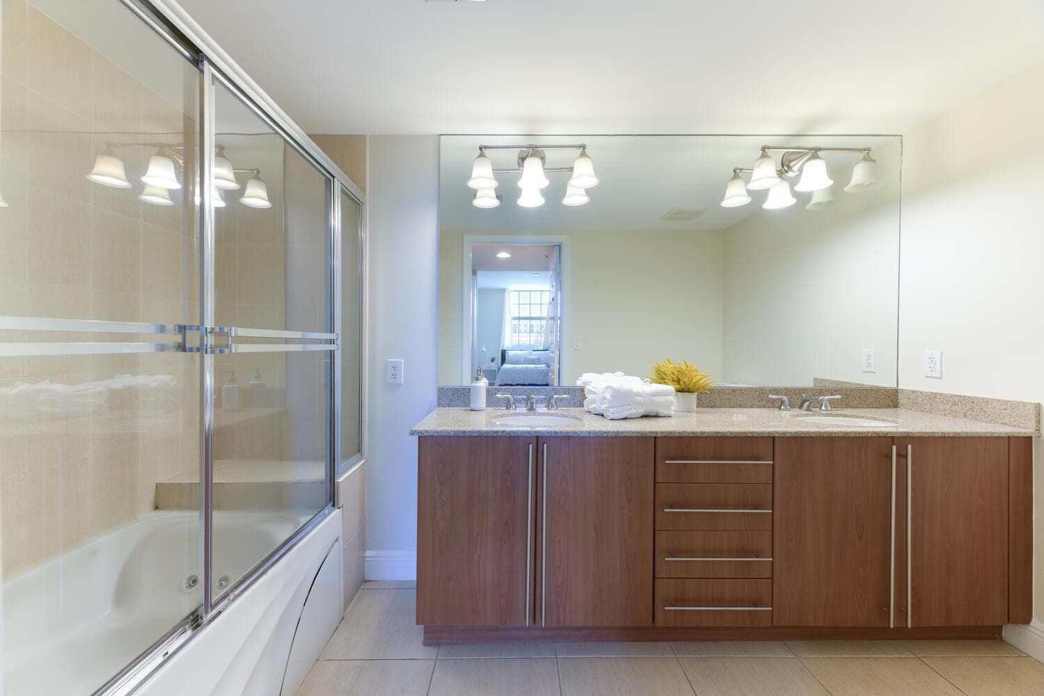 610 Clematis St Apt 406 West-large-014-0
