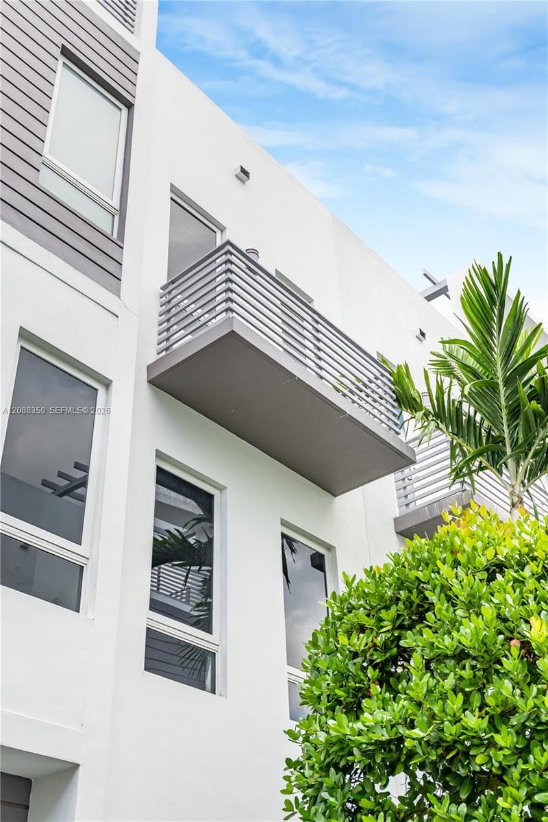 CONTEMPO TOWNHOMES · #9165 in Doral - Photo 7
