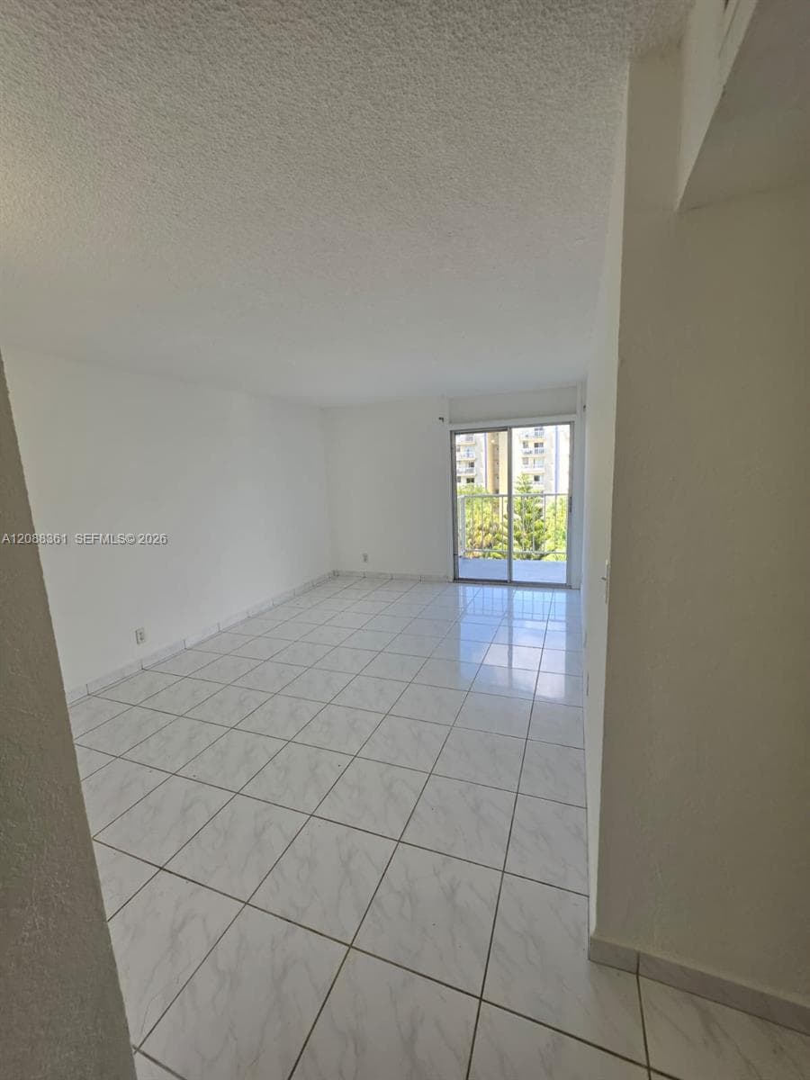 YOLANDA VILLAS CONDO · #605E in Miami - Photo 17