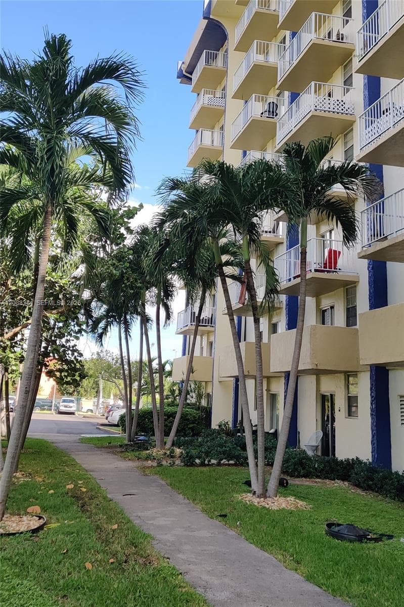 YOLANDA VILLAS CONDO · #605E in Miami - Photo 34