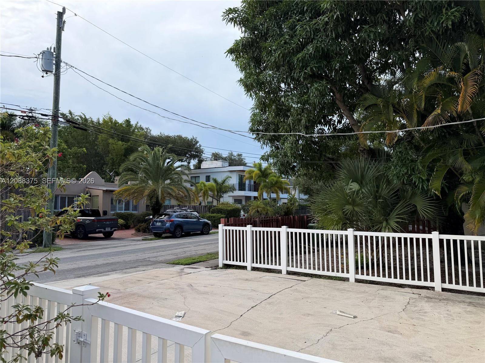 800 SW 8th Ter photo 23