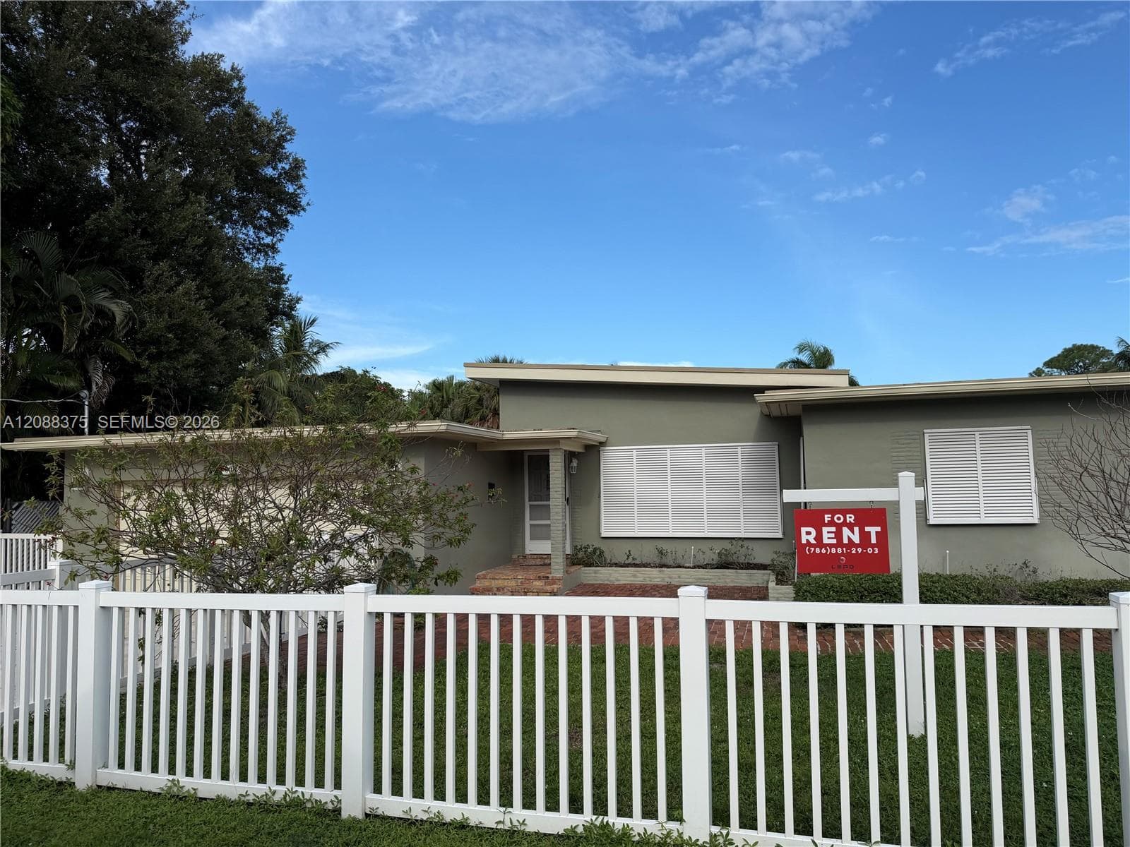 800 SW 8th Ter photo 6