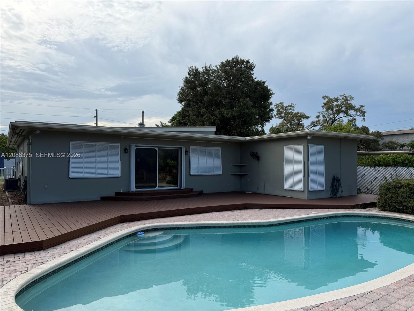 800 SW 8th Ter photo 17
