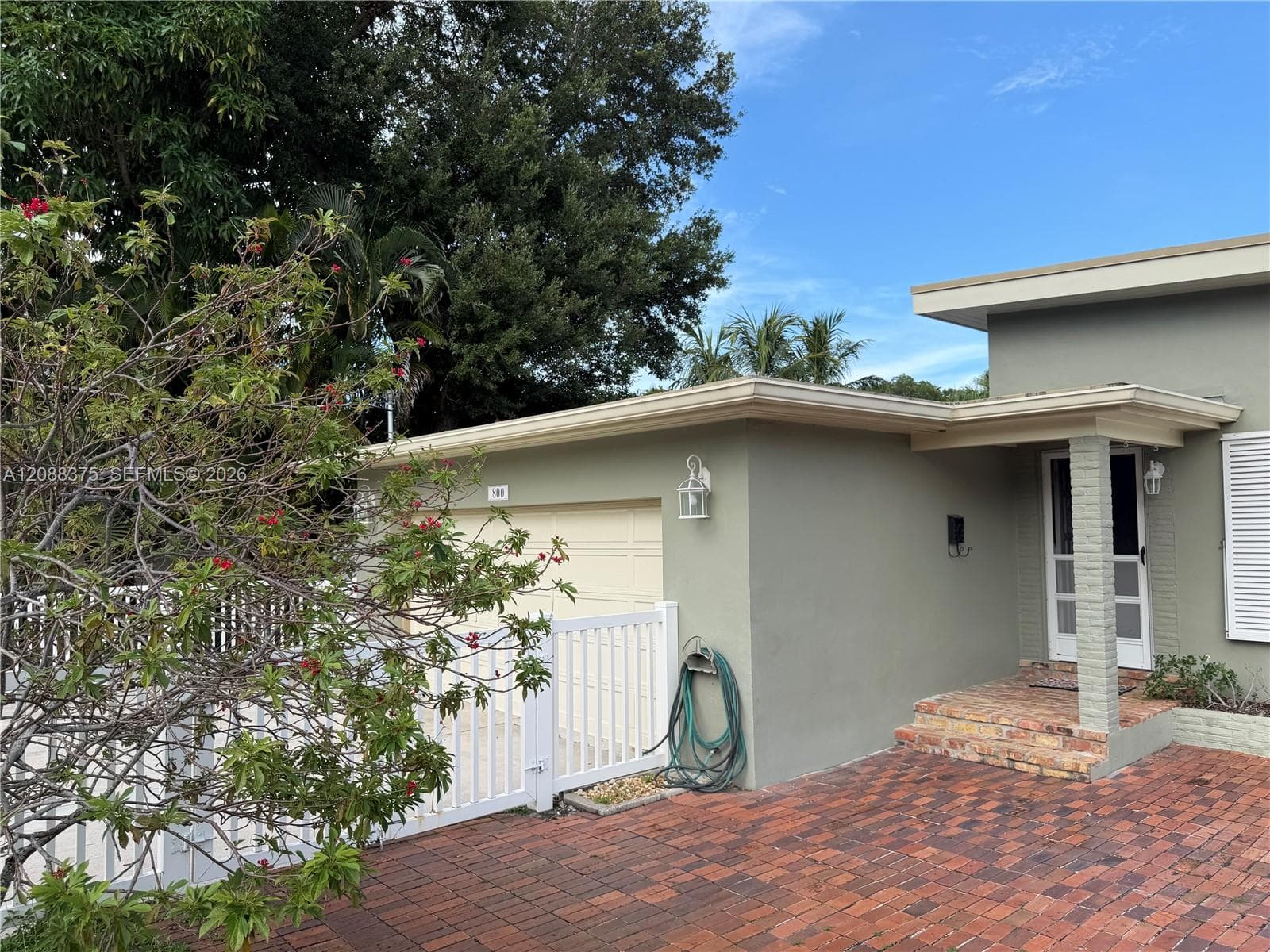 800 SW 8th Ter photo 24