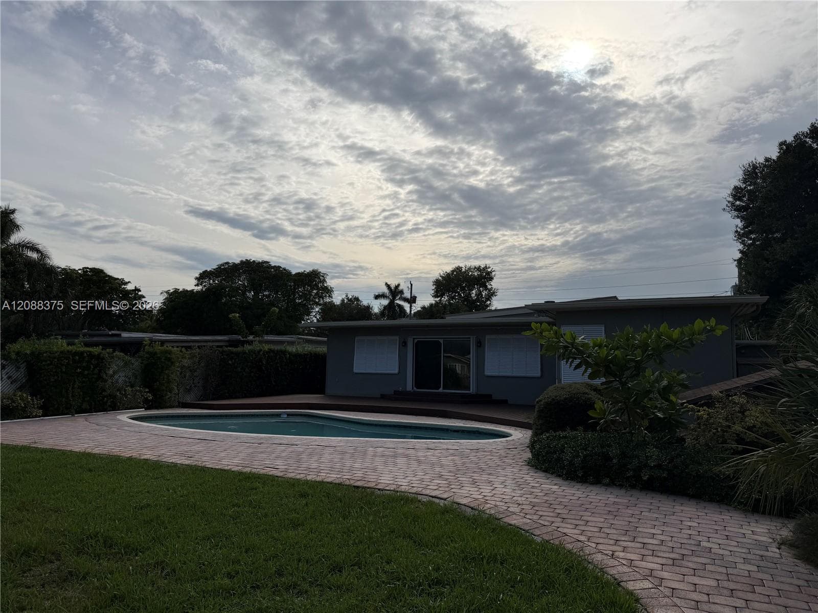 800 SW 8th Ter photo 11