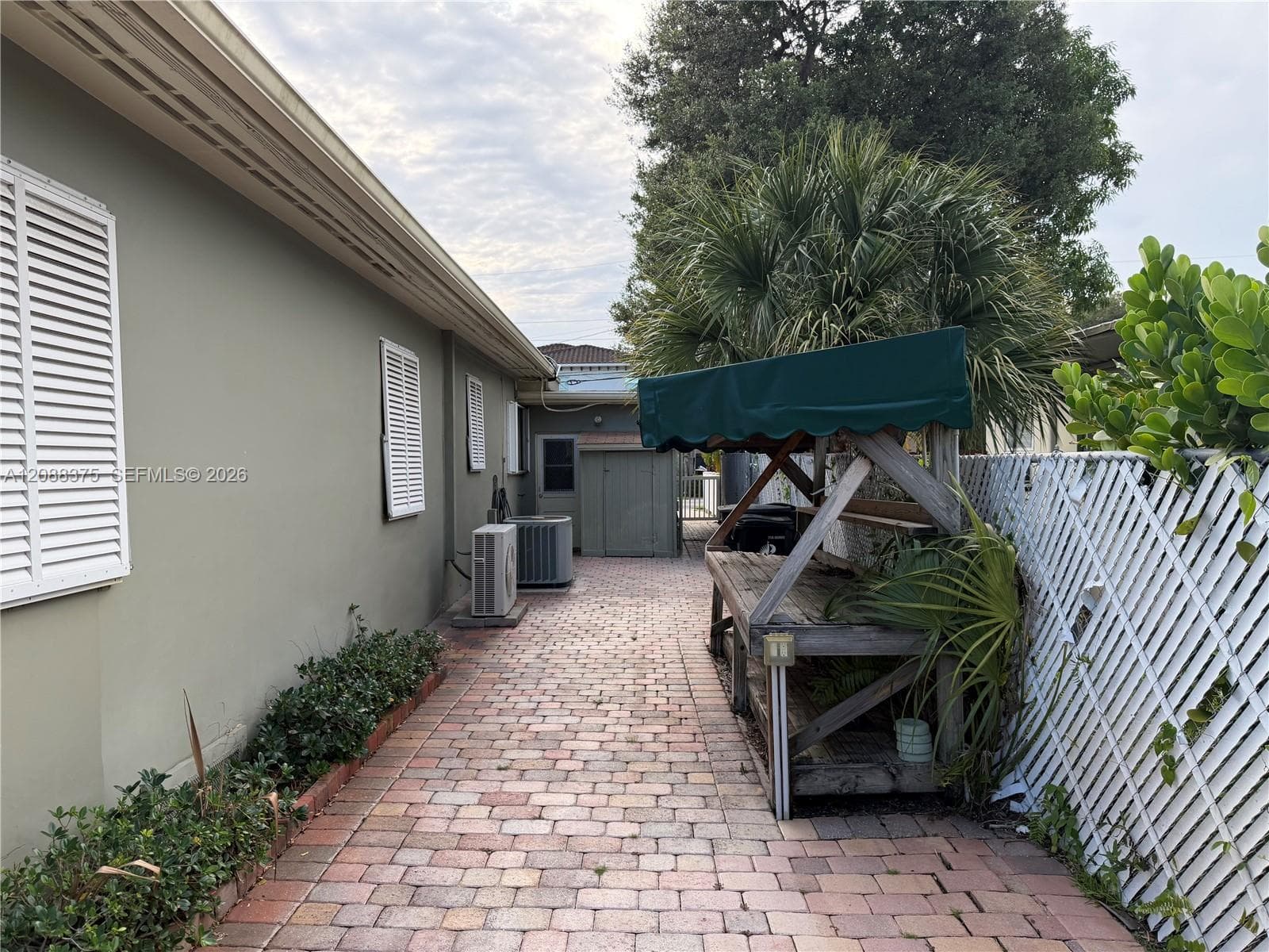 800 SW 8th Ter photo 19