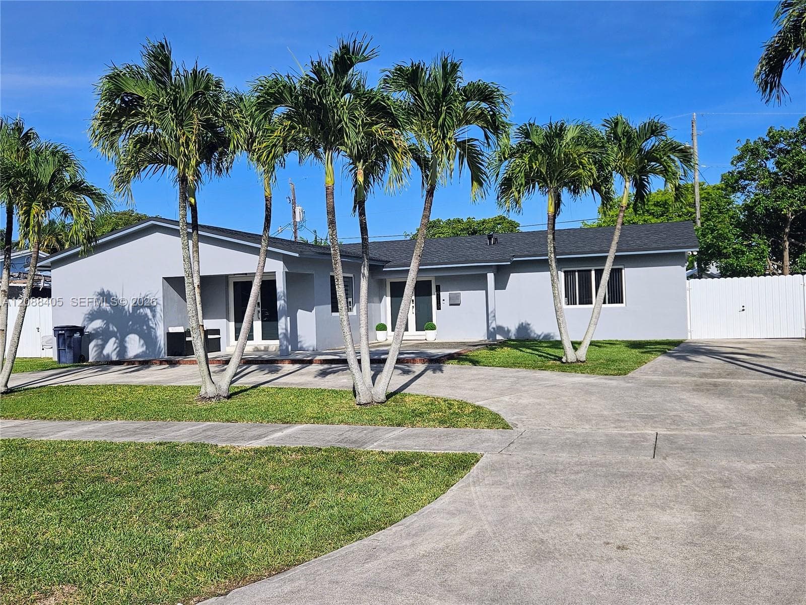 19115 Bel Aire Dr photo 2