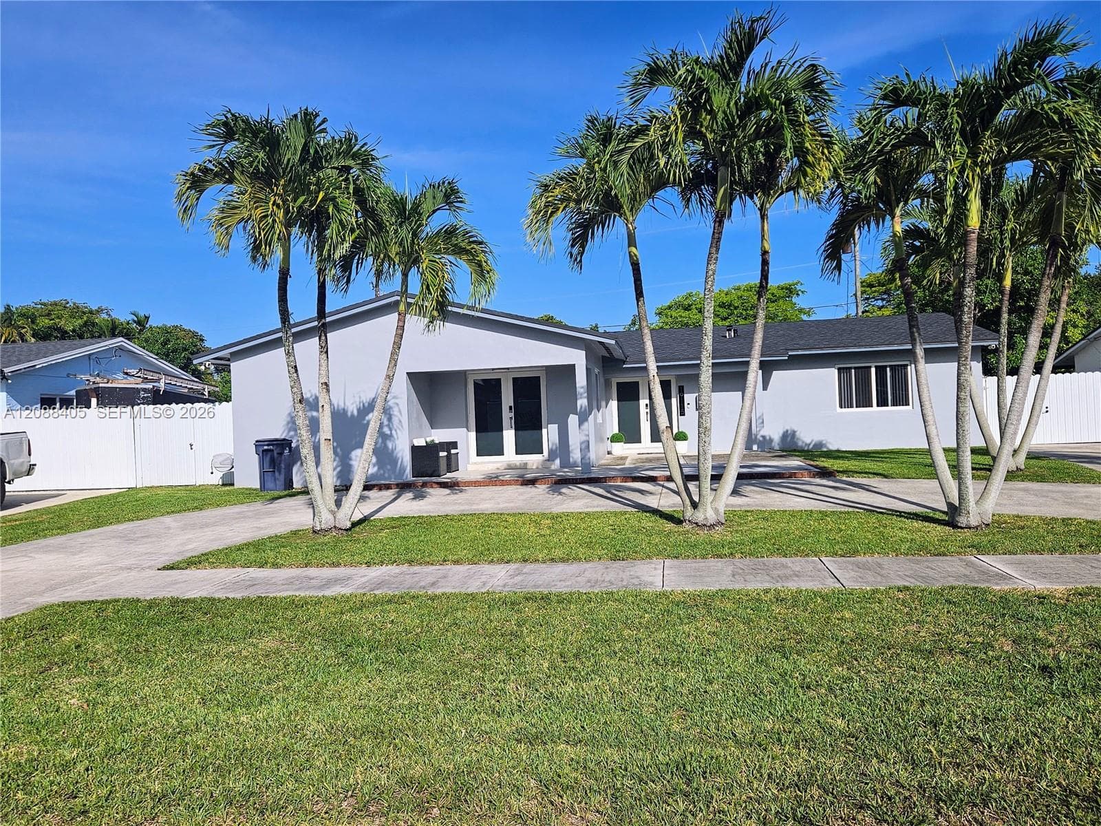 19115 Bel Aire Dr photo 3