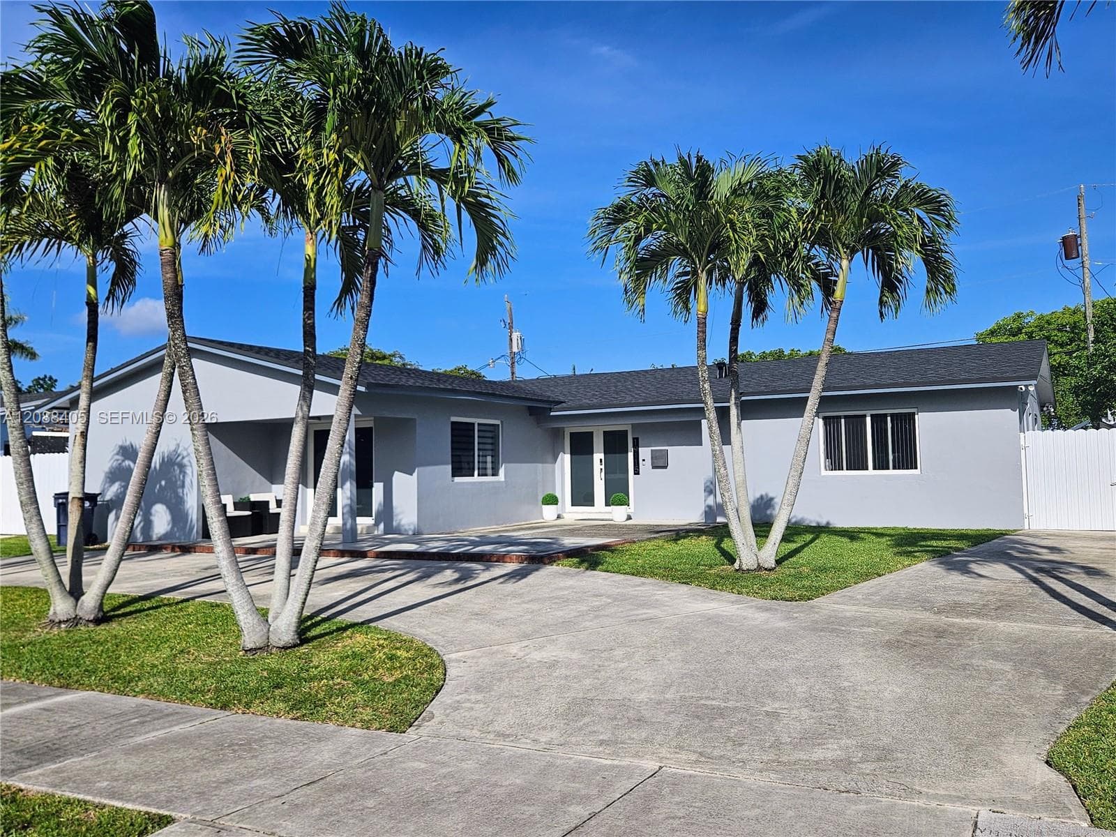 19115 Bel Aire Dr photo 4