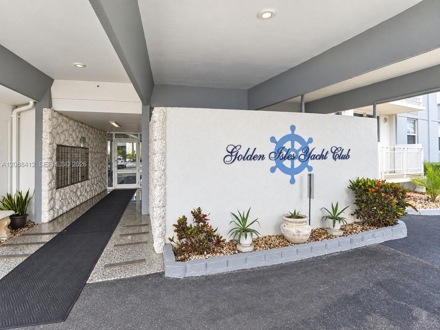 GOLDEN ISLE YACHT CLUB · #205 in Hallandale Beach - Photo 6