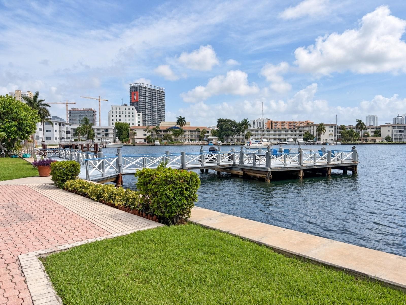 GOLDEN ISLE YACHT CLUB · #205 in Hallandale Beach - Photo 20