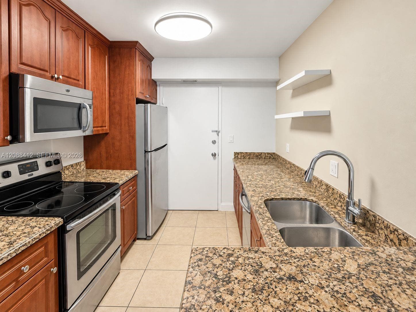 GOLDEN ISLE YACHT CLUB · #205 in Hallandale Beach - Photo 4