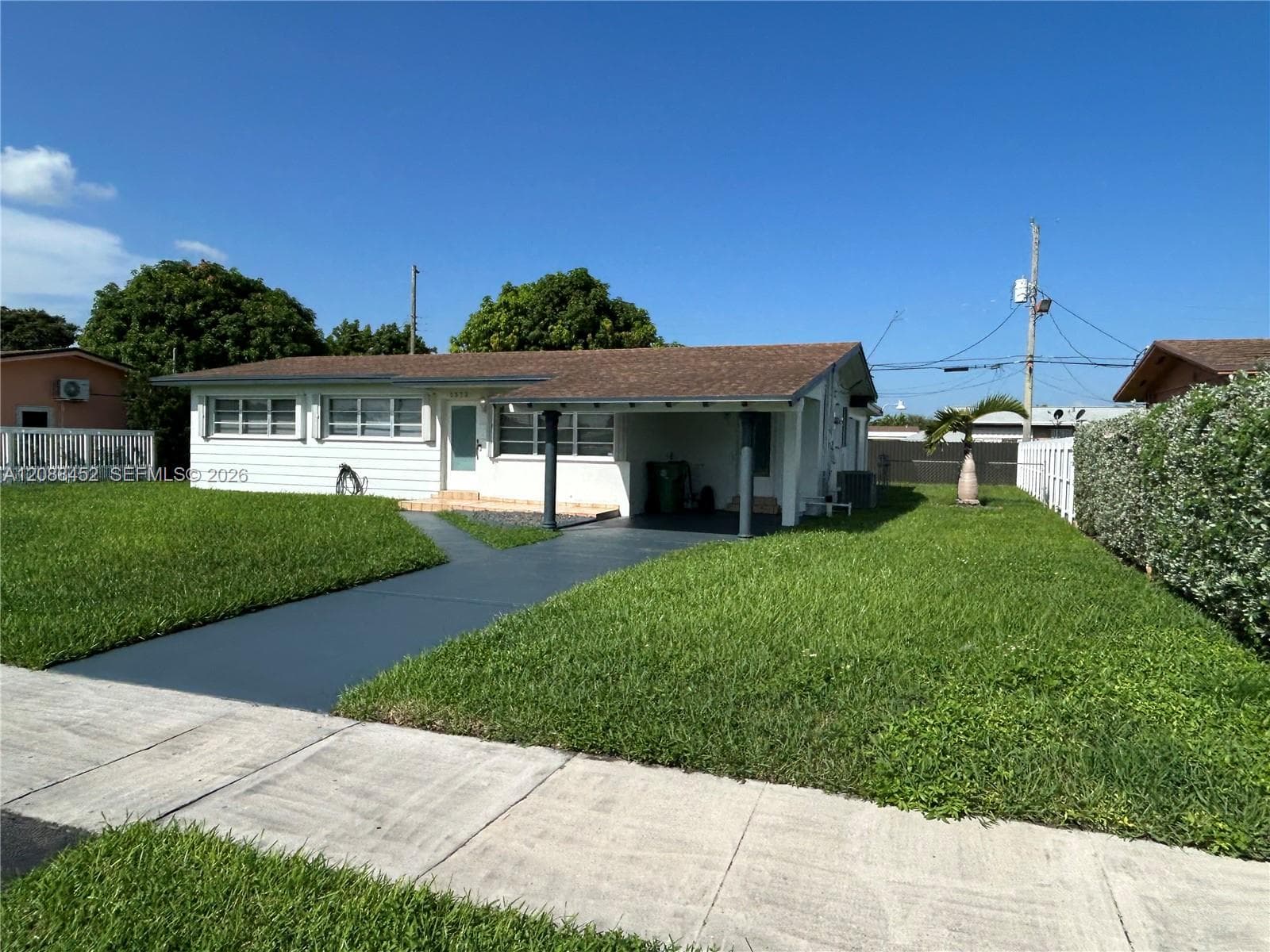 5372 W 4th Ln photo 2