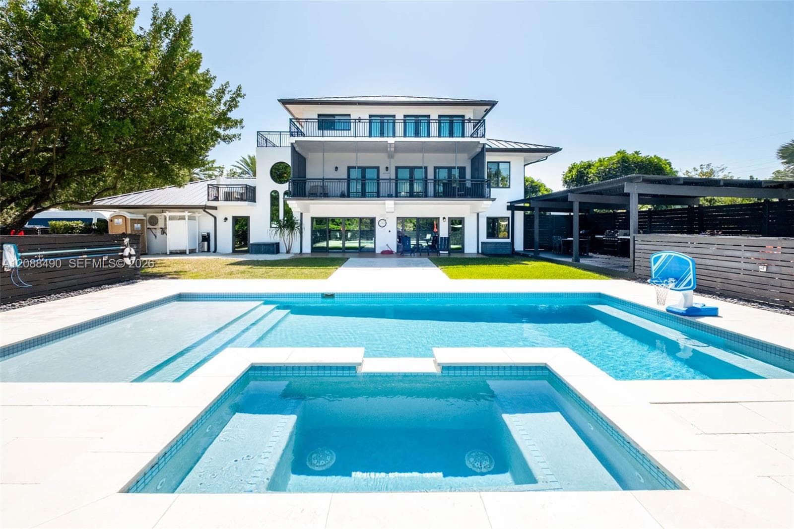 Heated / chilled 15x30 pool spa