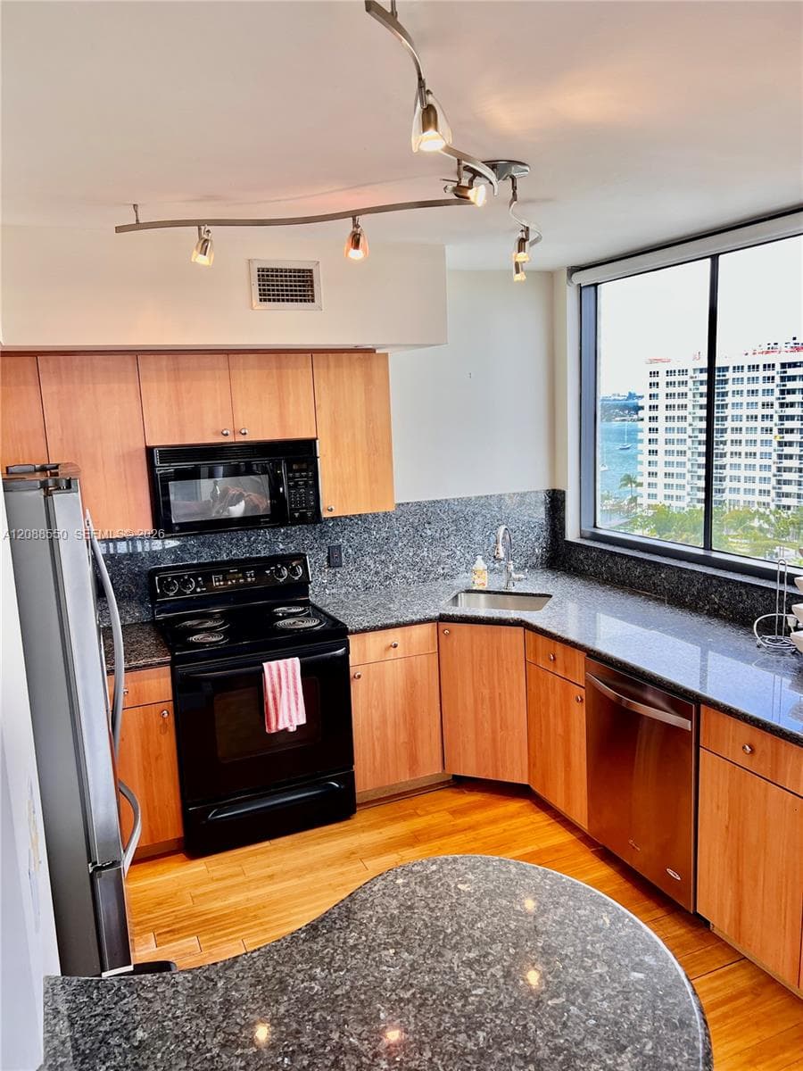 THE WAVERLY AT SOUTH BEAC · #1207 in Miami Beach - Photo 2