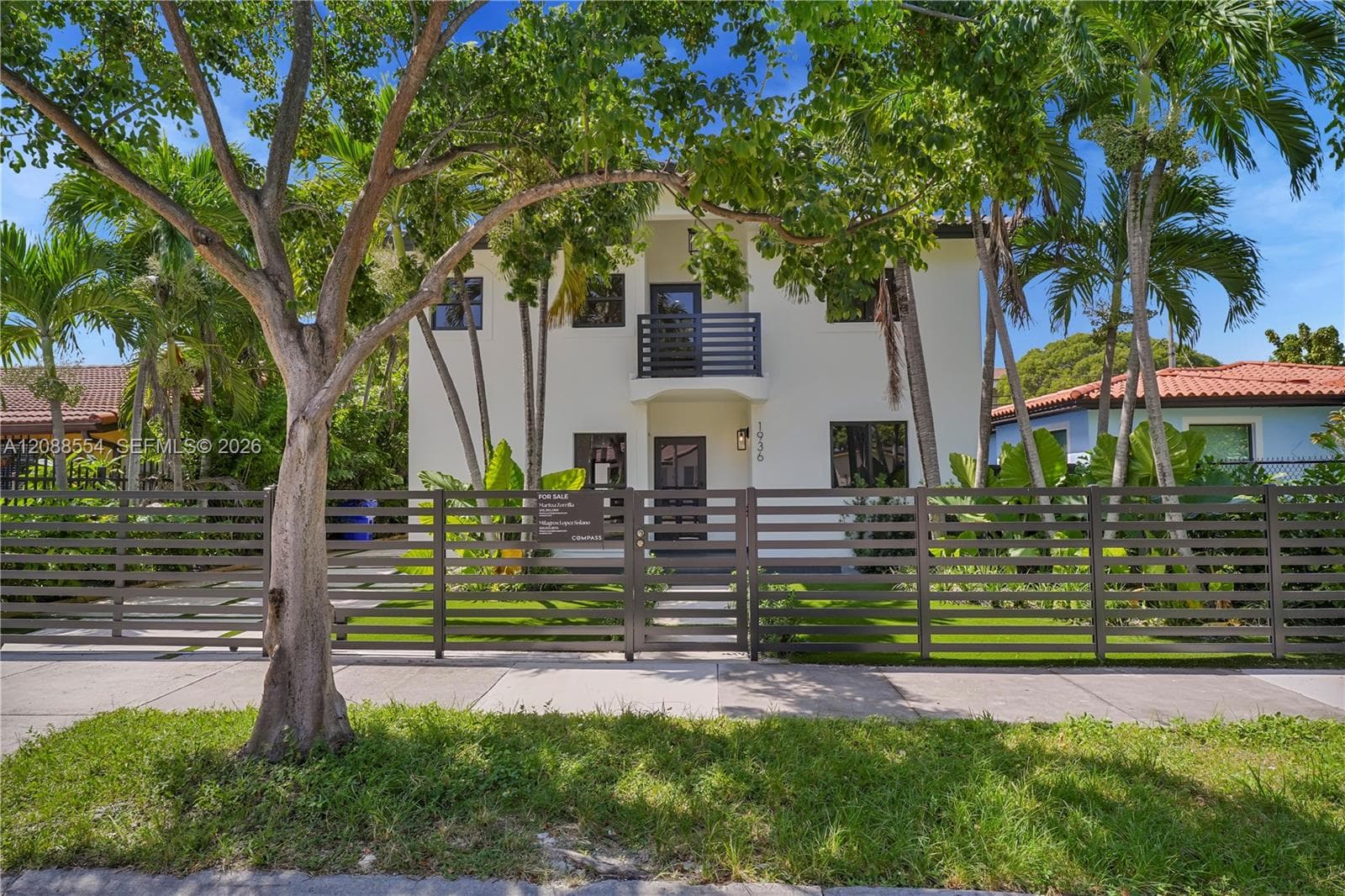 1936 SW 18th St photo 3