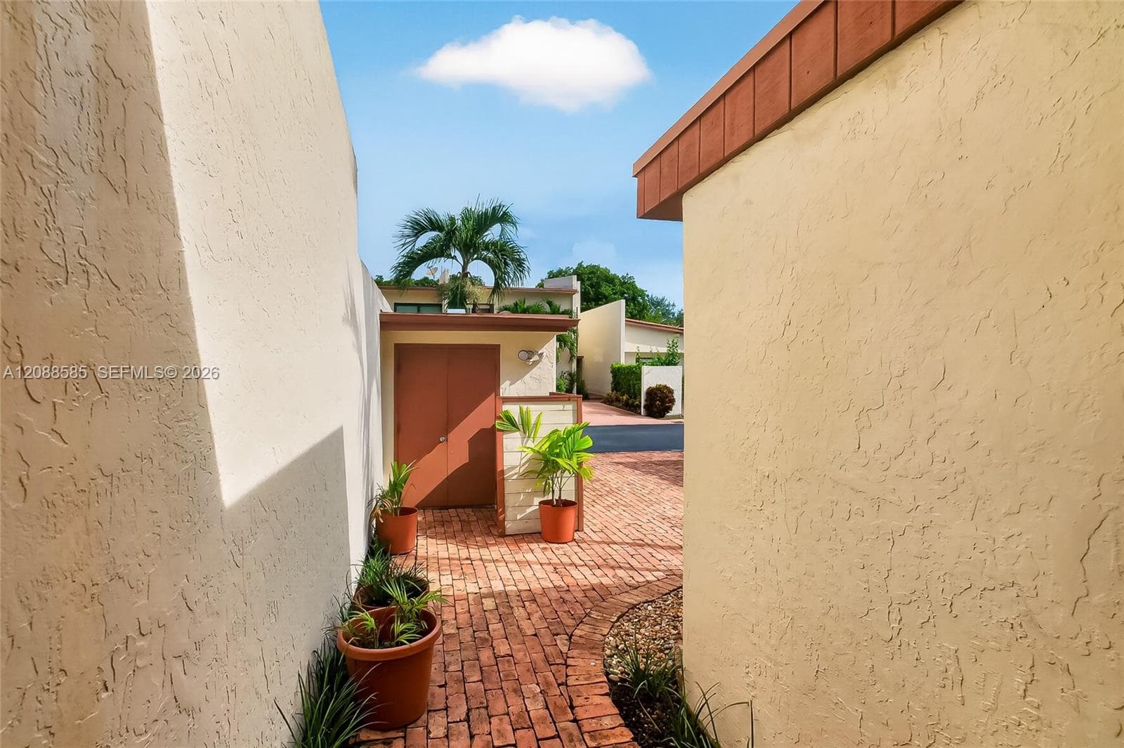 10656 SW 76th Ter photo 34