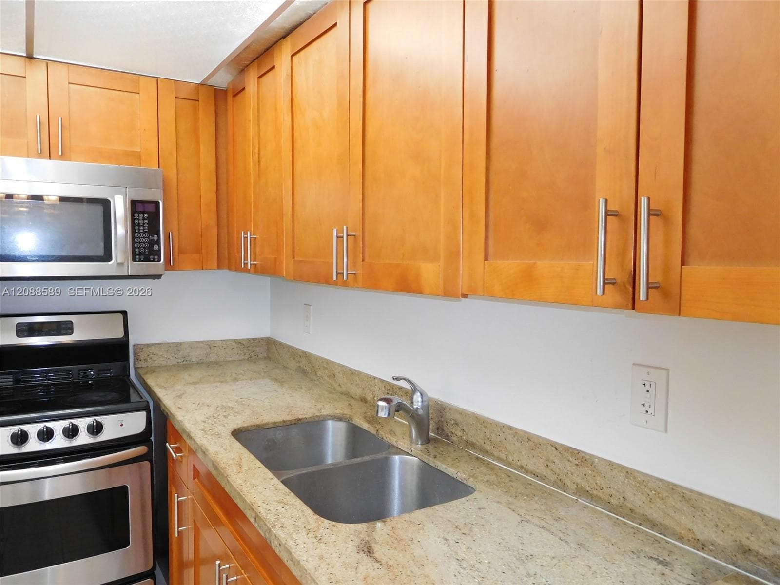 BISC LAKE GARDENS NO 2 BL · #F321 in Aventura - Photo 2