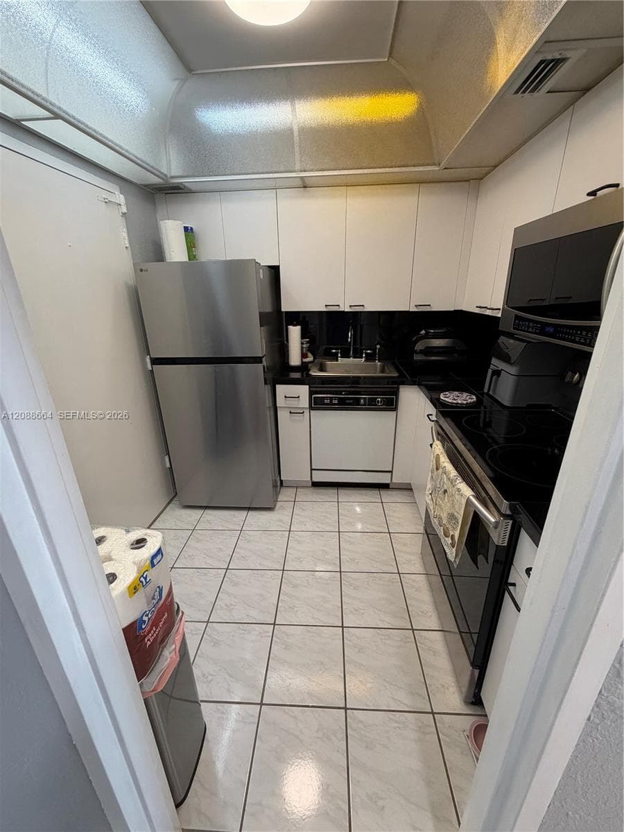 THE CARRIAGE HOUSE CONDO · #826 in Miami Beach - Photo 36