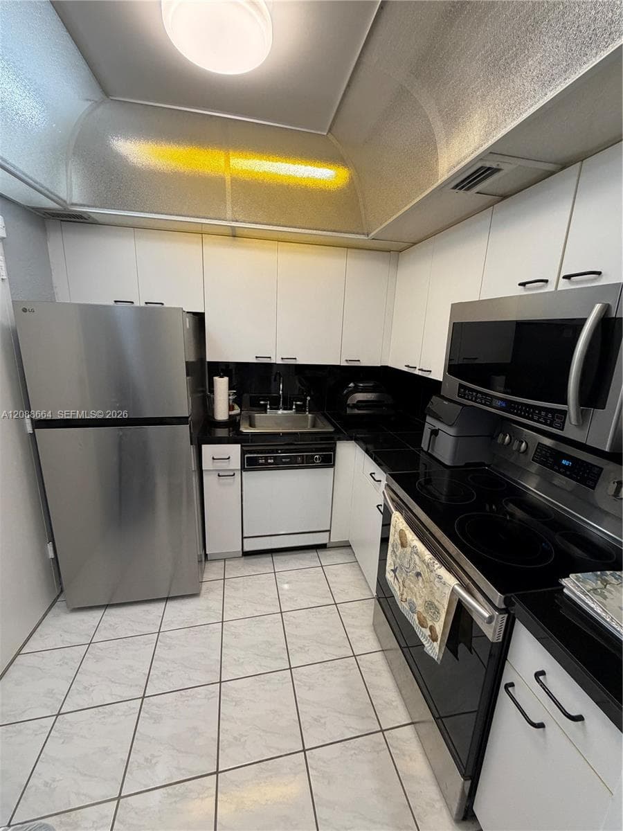 THE CARRIAGE HOUSE CONDO · #826 in Miami Beach - Photo 38