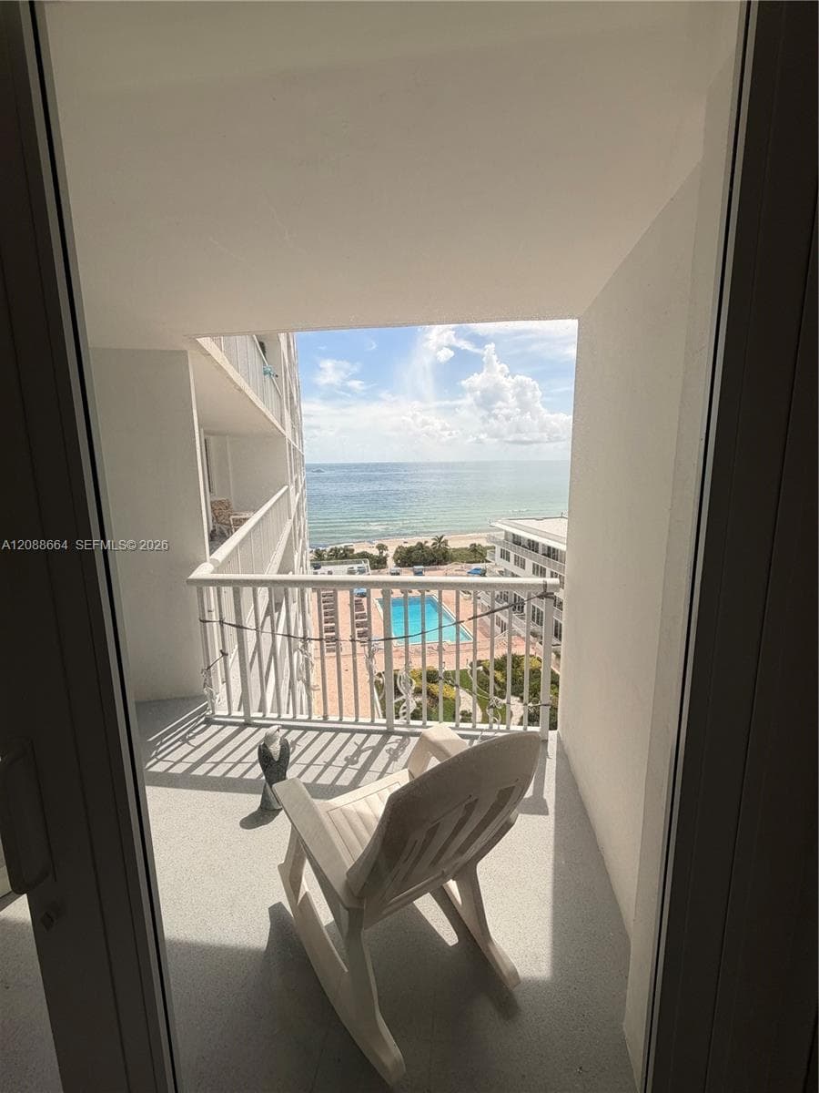 THE CARRIAGE HOUSE CONDO · #826 in Miami Beach - Photo 19