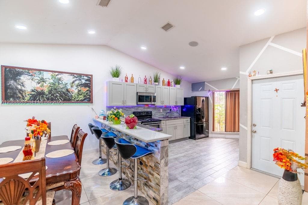 1111 San Remo Cir photo 3