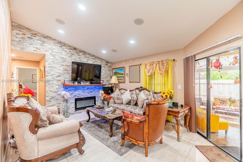 1111 San Remo Cir photo 11
