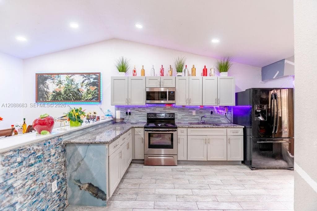 1111 San Remo Cir photo 4