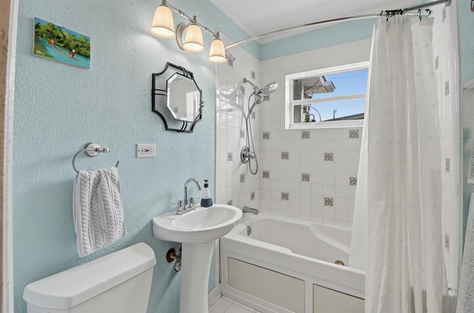 95_2240_Harbor_Dr-Bathroom-0447