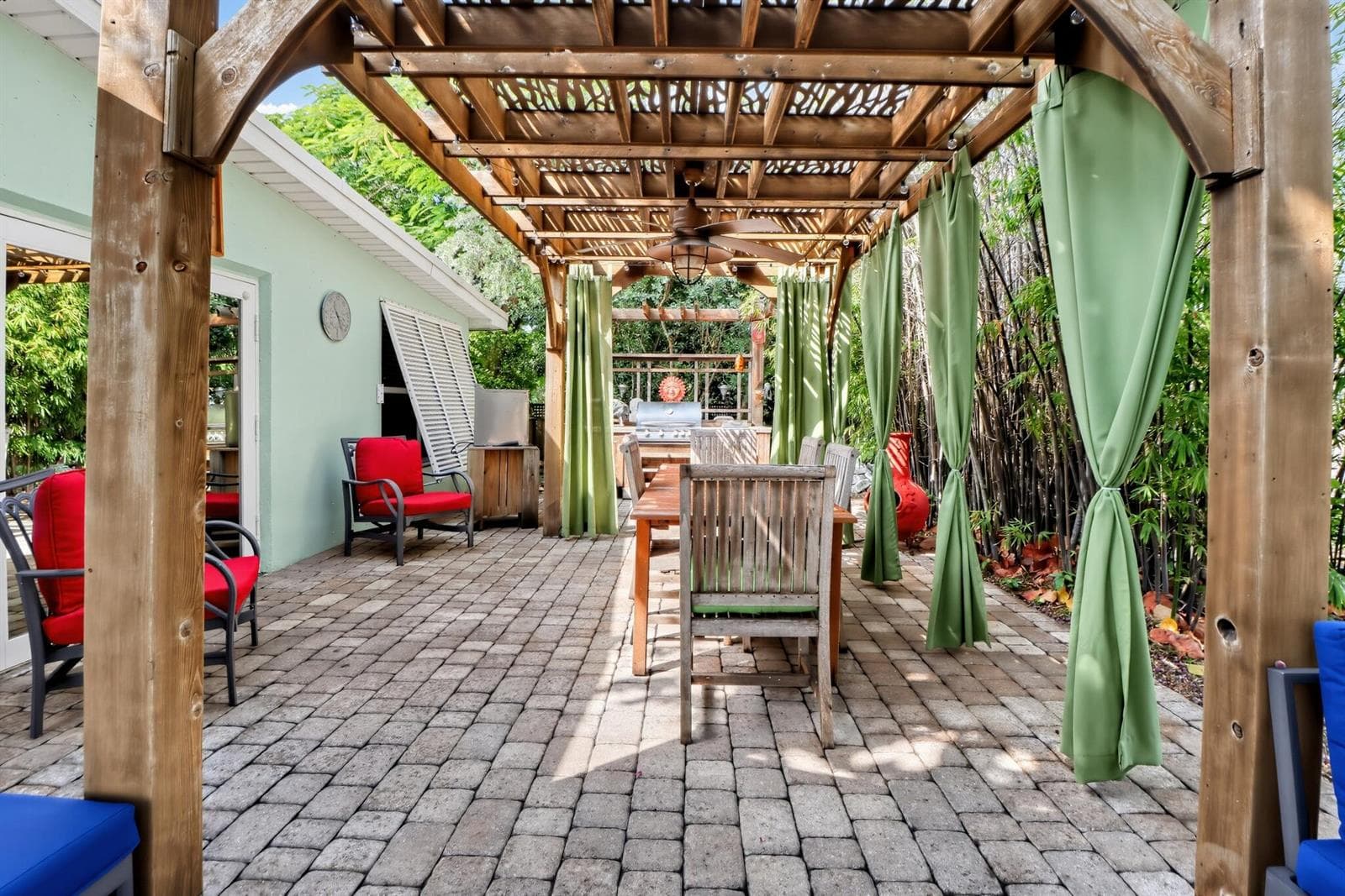 65_2240_Harbor_Dr-Exterior-0314