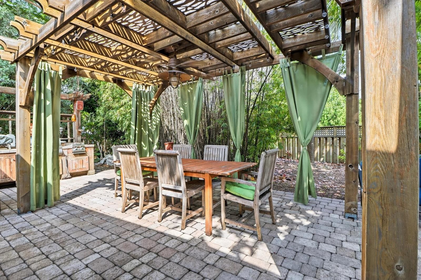 21_2240_Harbor_Dr-Exterior-0333