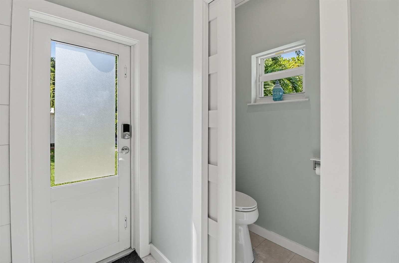 93_2240_Harbor_Dr-Bathroom-0468