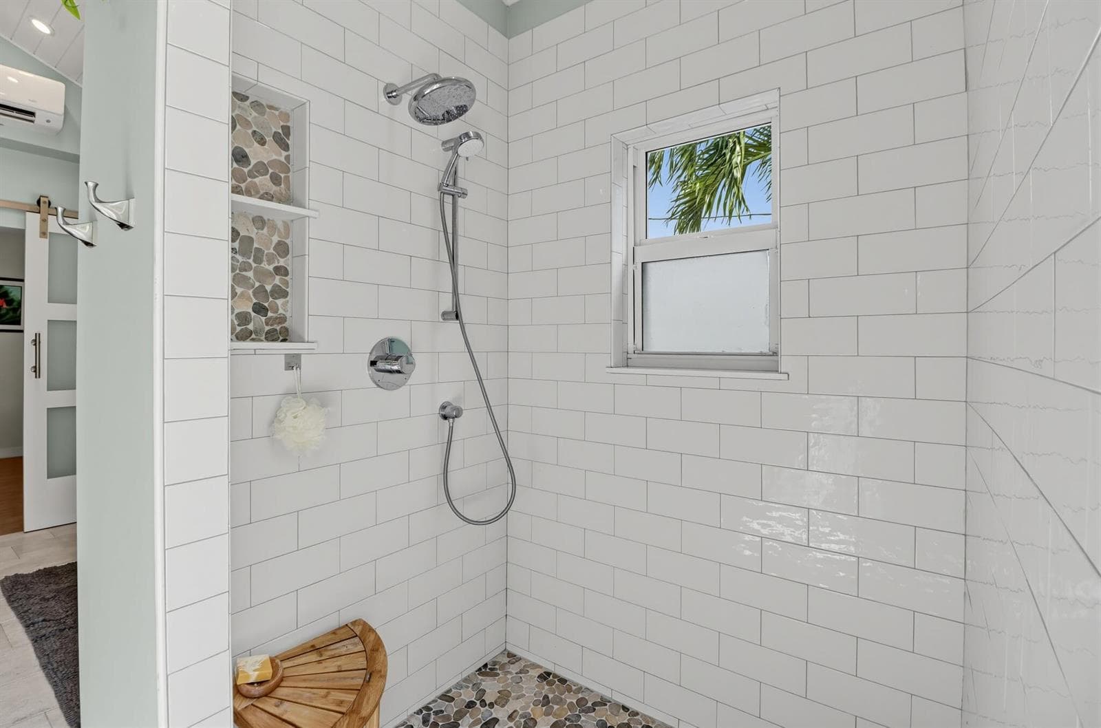 92_2240_Harbor_Dr-Bathroom-0471